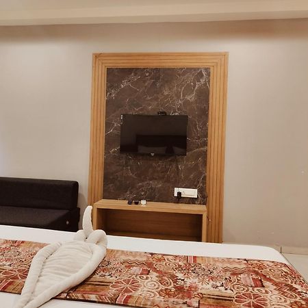 Hotel Trushadham Near To Mahalaxmi Temple Kolhapur Zewnętrze zdjęcie