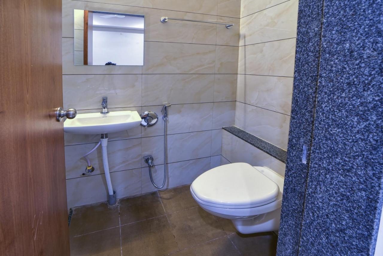 Hotel Trushadham Near To Mahalaxmi Temple Kolhapur Zewnętrze zdjęcie