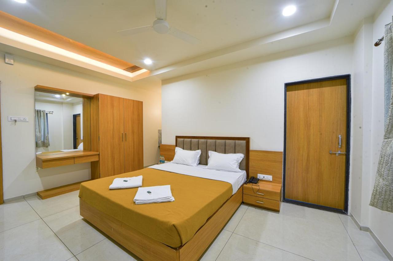 Hotel Trushadham Near To Mahalaxmi Temple Kolhapur Zewnętrze zdjęcie