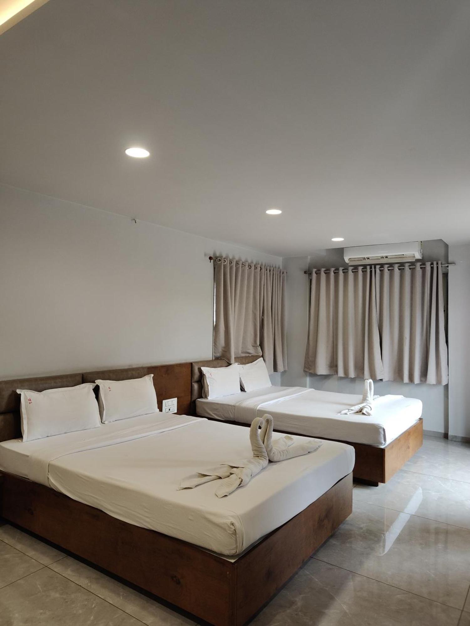 Hotel Trushadham Near To Mahalaxmi Temple Kolhapur Zewnętrze zdjęcie
