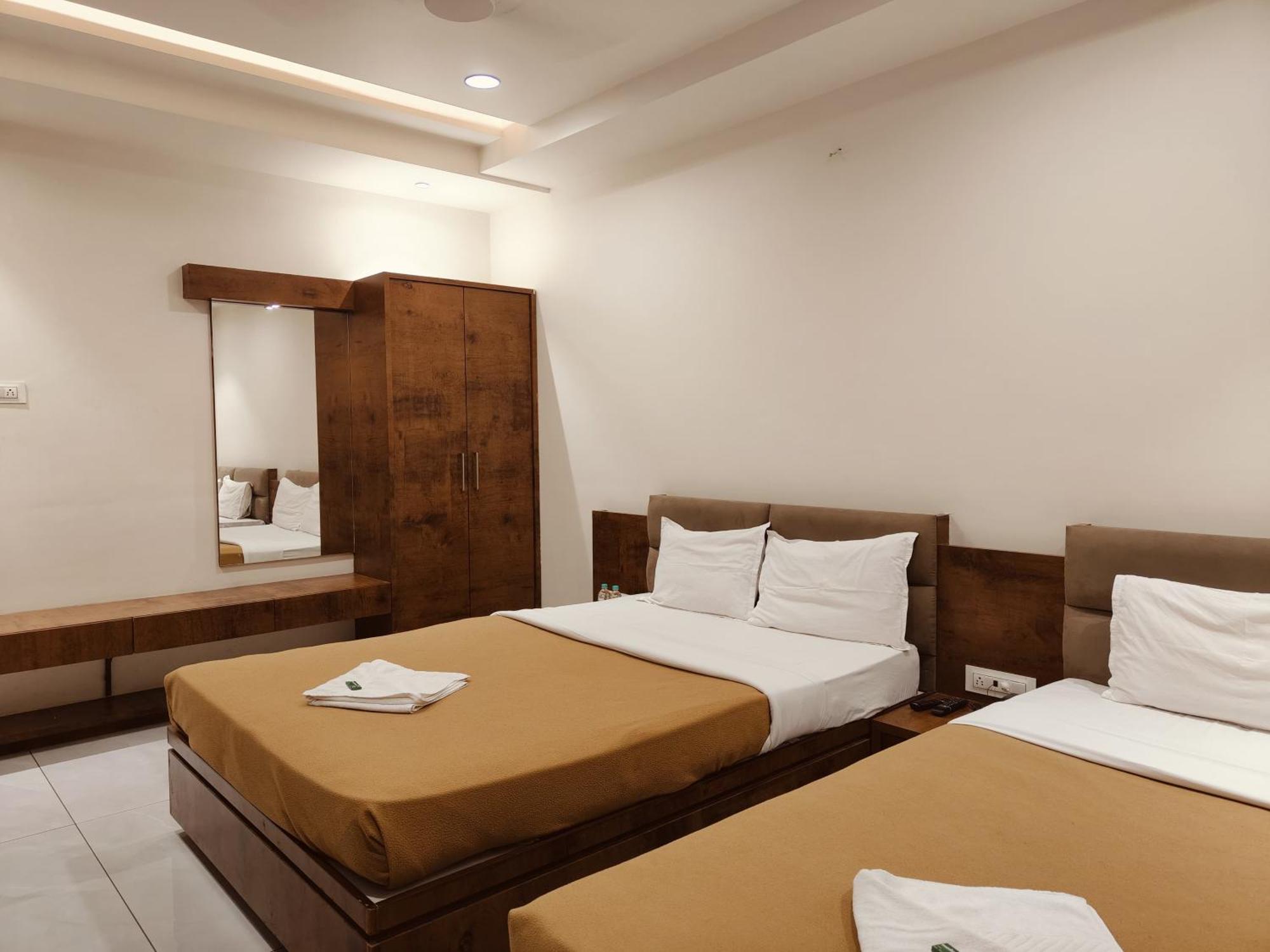 Hotel Trushadham Near To Mahalaxmi Temple Kolhapur Zewnętrze zdjęcie